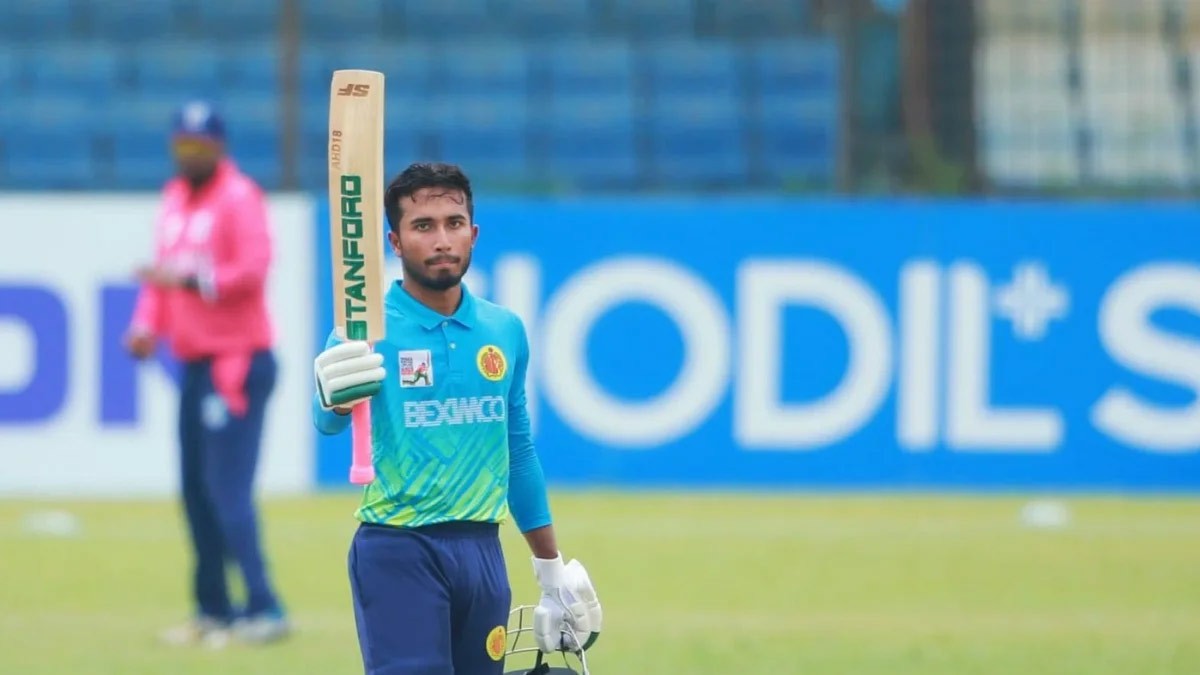 টপ অর্ডারে পারফর্ম করে খুশি আফিফ